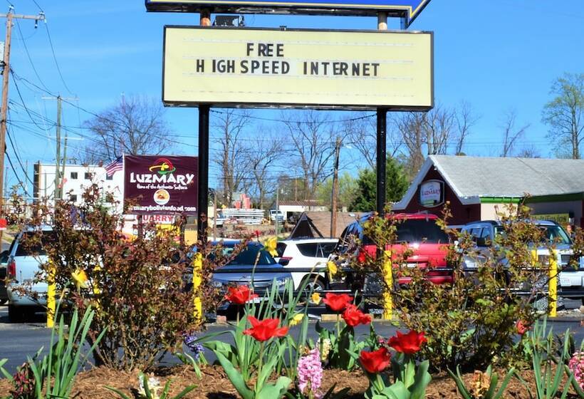 모텔 Budget Inn Falls Church