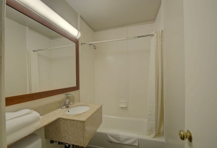 모텔 Budget Inn Falls Church