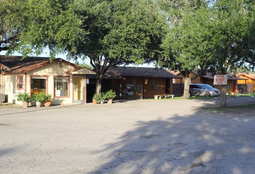 모텔 Lakeside Inn & Suites