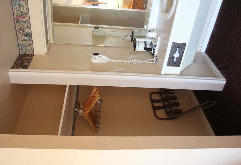 모텔 Lakeside Inn & Suites