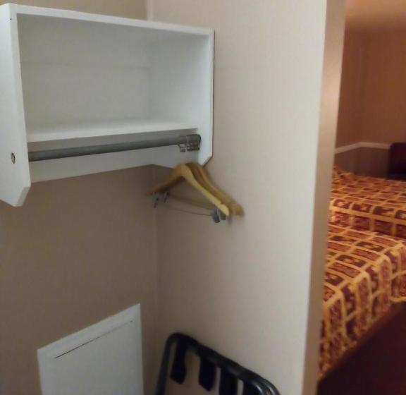 فندق على الطريق Regal Inn