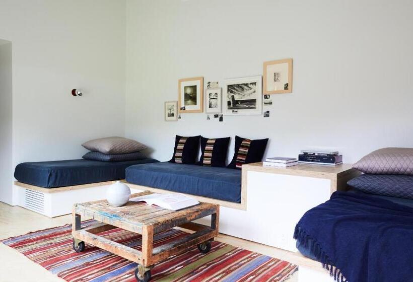 فندق على الطريق Tourists