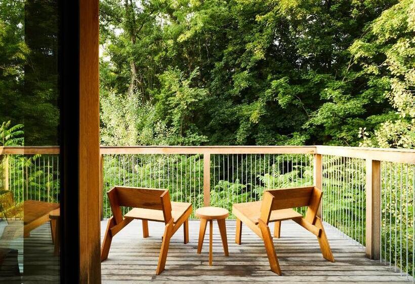 فندق على الطريق Tourists