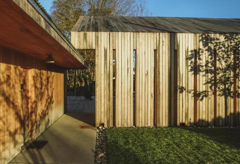 فندق على الطريق Tourists