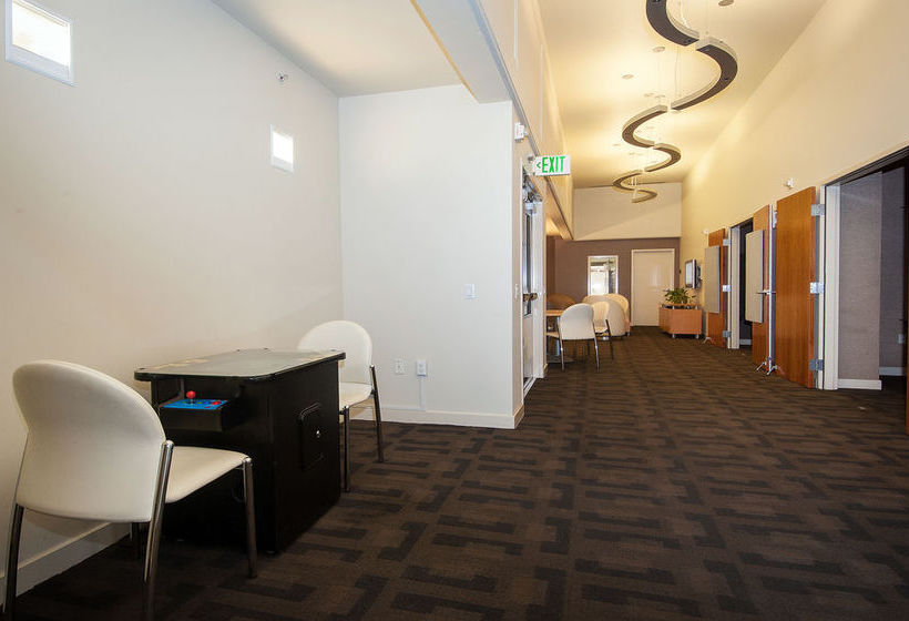 Oakwood At Metro 417