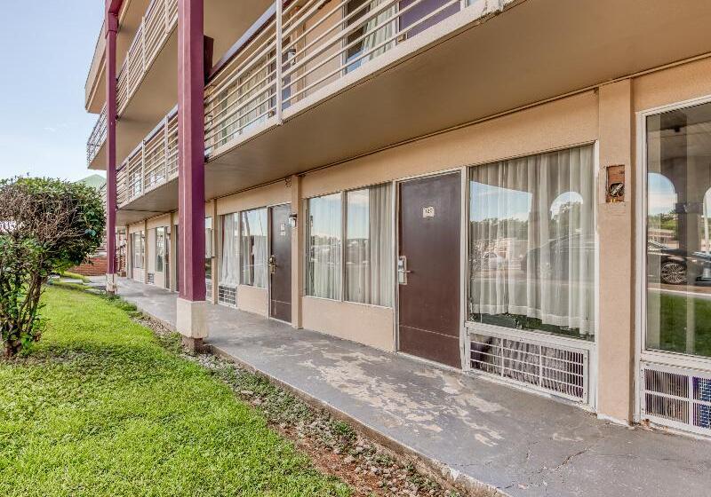 OYO Hotel Jackson North I-55