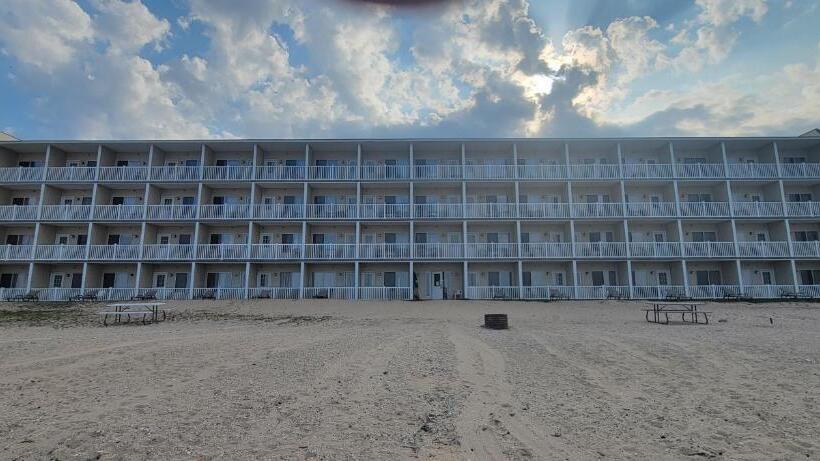 리조트 Mackinaw Beach And Bay Inn & Suites