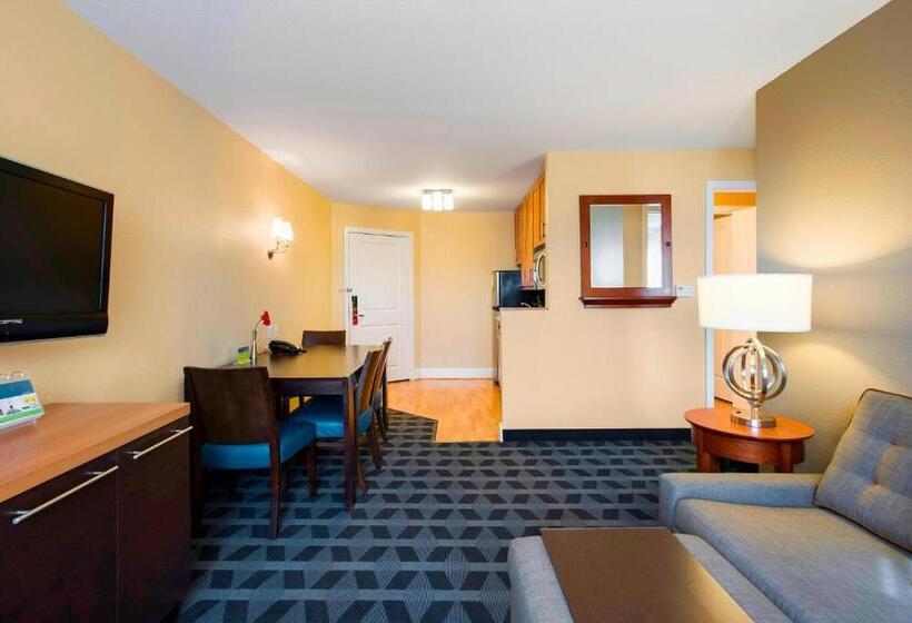 Towneplace Suites By Marriott Kansas City Overland Park