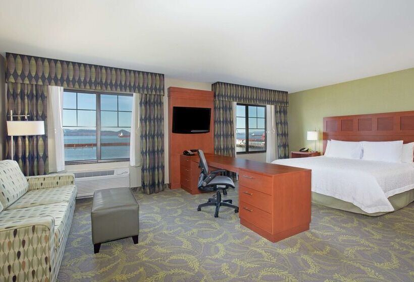 Hampton Inn And Suites Astoria
