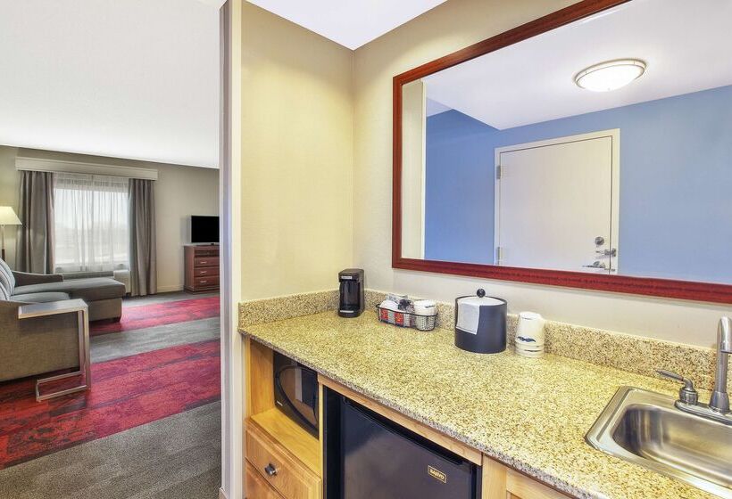 Hampton Inn & Suites Madison West