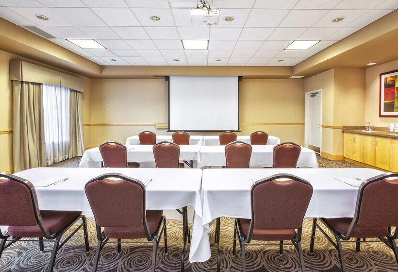 Hampton Inn & Suites Madison West