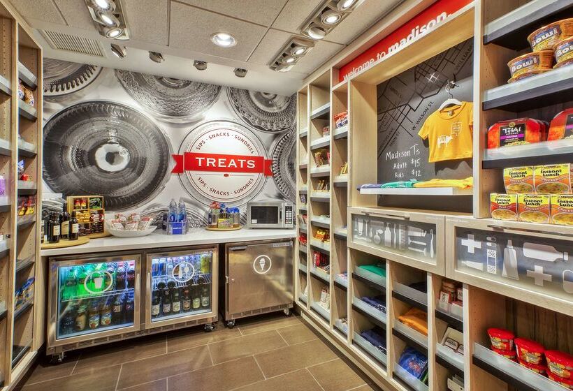 Hampton Inn & Suites Madison West