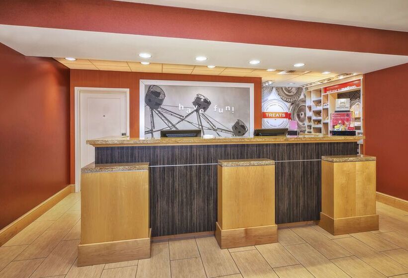 Hampton Inn & Suites Madison West