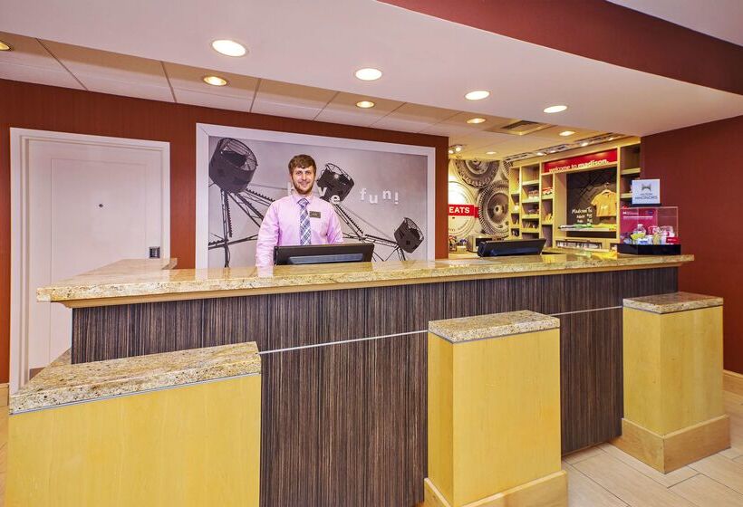 Hampton Inn & Suites Madison West