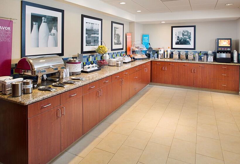 Hampton Inn & Suites Lancaster