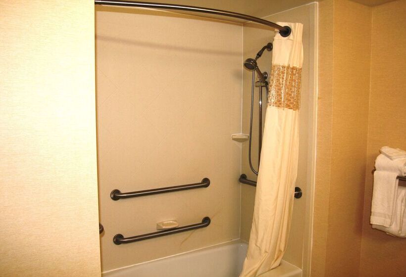 Hampton Inn & Suites Lancaster