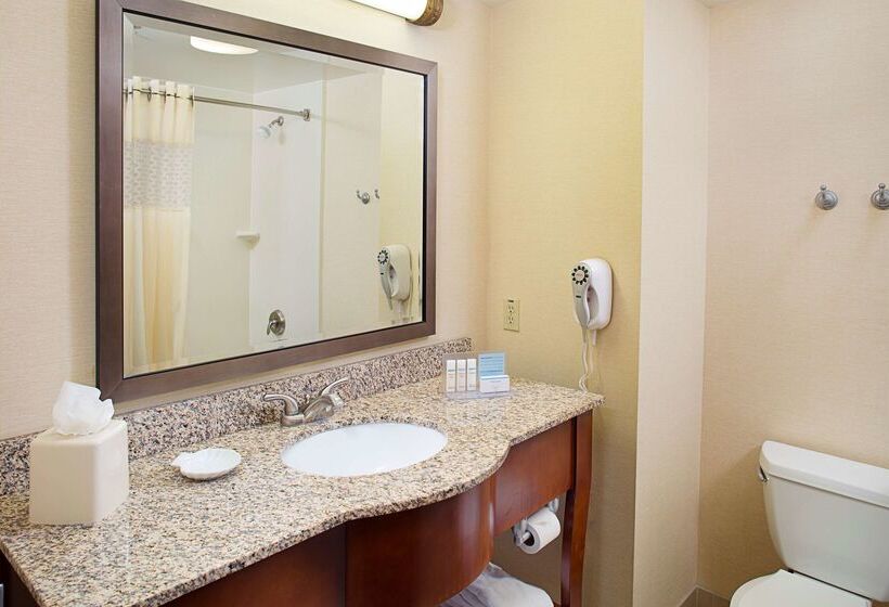 Hampton Inn & Suites Lancaster