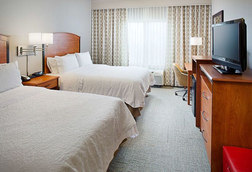 Hampton Inn & Suites Lancaster