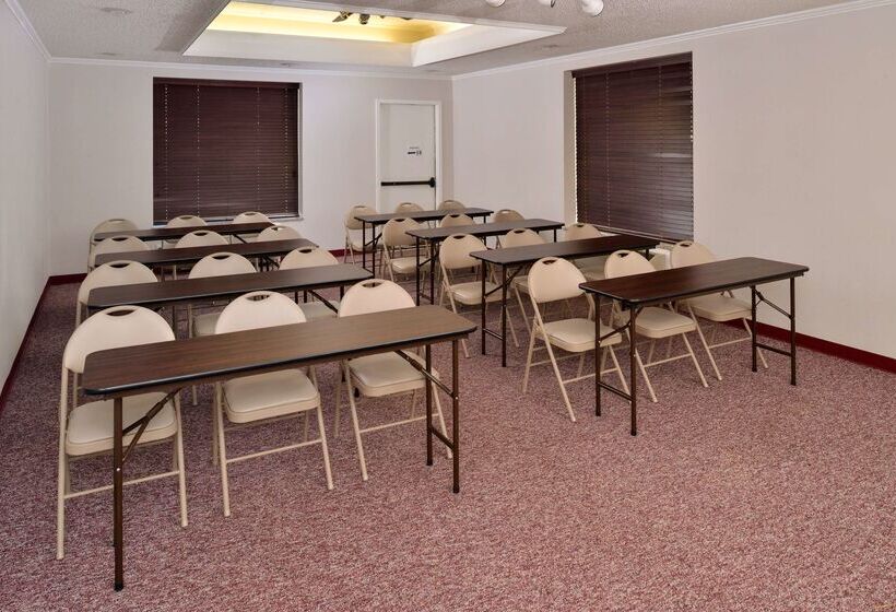 בית מלון כפרי Americas Best Value Inn Lubbock East