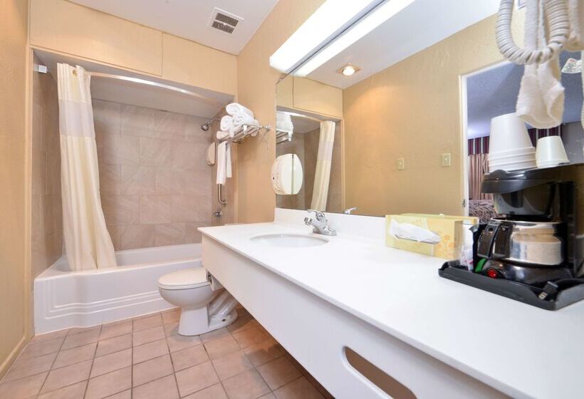 בית מלון כפרי Americas Best Value Inn Lubbock East