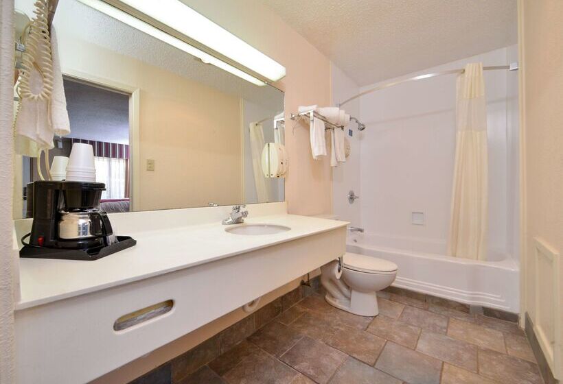 בית מלון כפרי Americas Best Value Inn Lubbock East