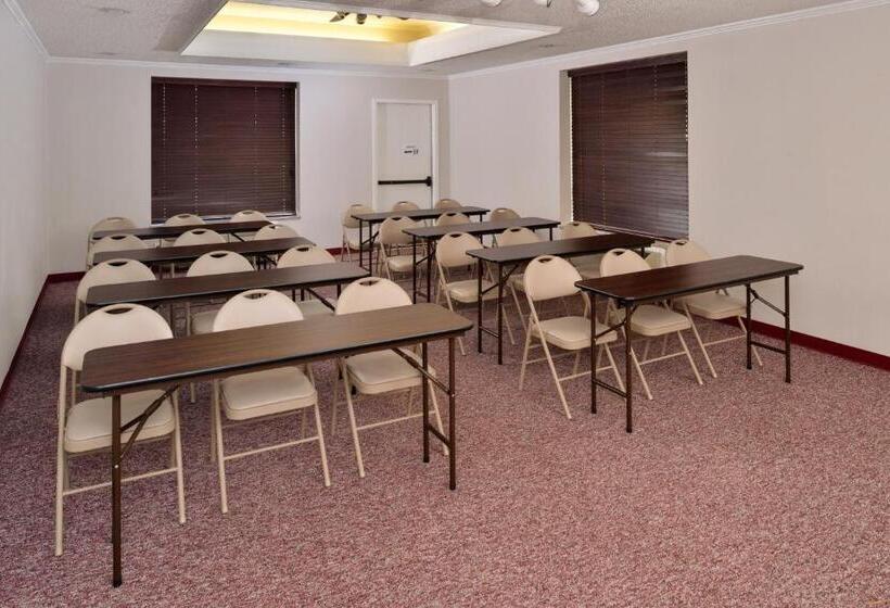 בית מלון כפרי Americas Best Value Inn Lubbock East