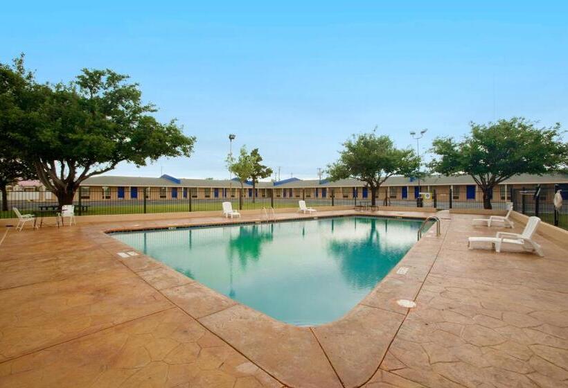בית מלון כפרי Americas Best Value Inn Lubbock East