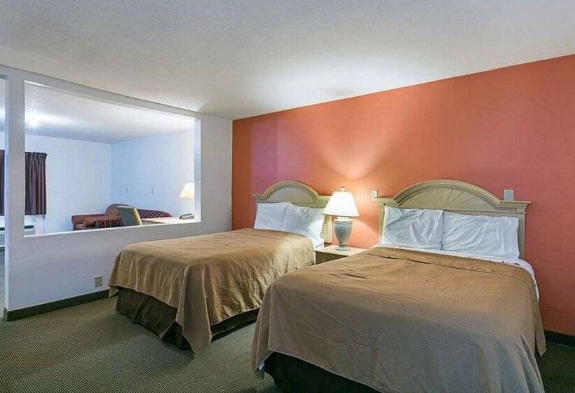 Отель Rodeway Inn & Suites