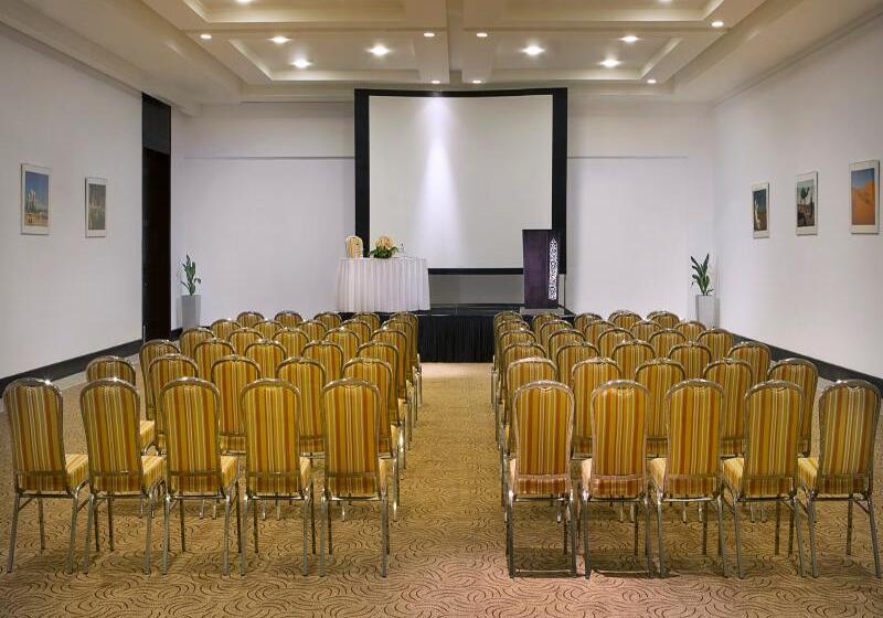 호텔 Bahi Ajman Palace