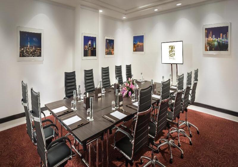 호텔 Bahi Ajman Palace