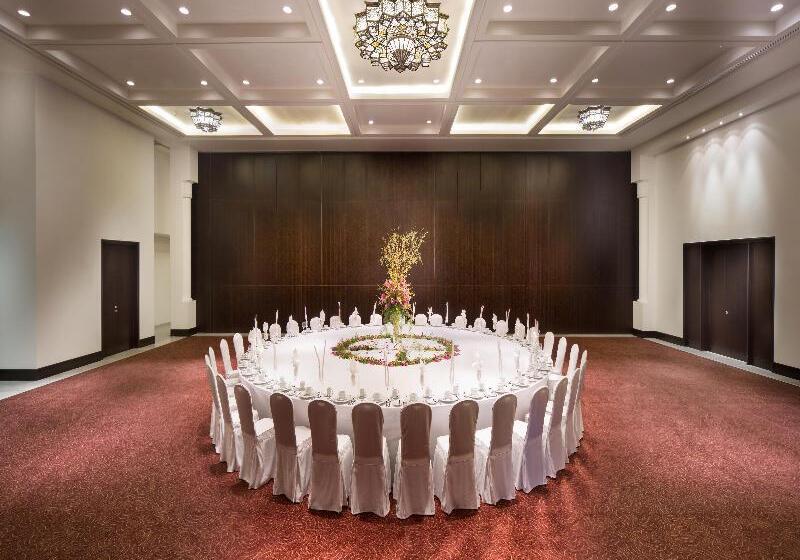 호텔 Bahi Ajman Palace