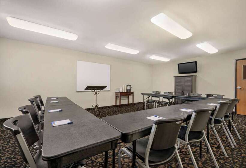 فندق Baymont By Wyndham Fremont