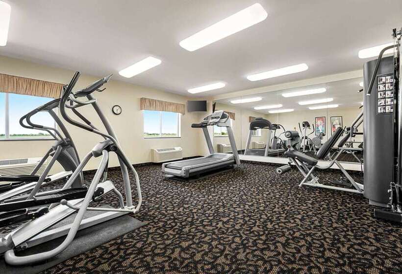 فندق Baymont By Wyndham Fremont