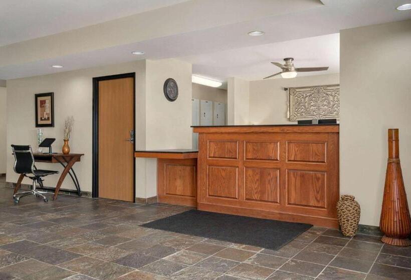 فندق Baymont By Wyndham Fremont