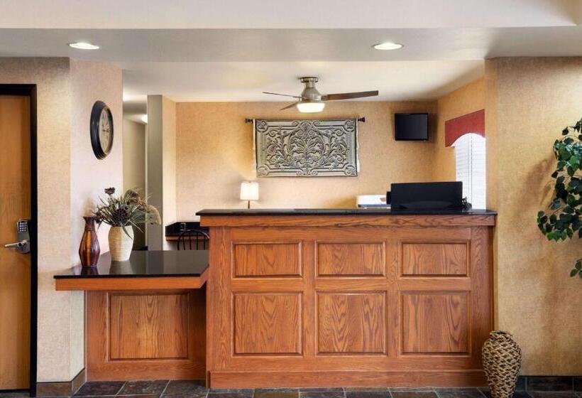 فندق Baymont By Wyndham Fremont