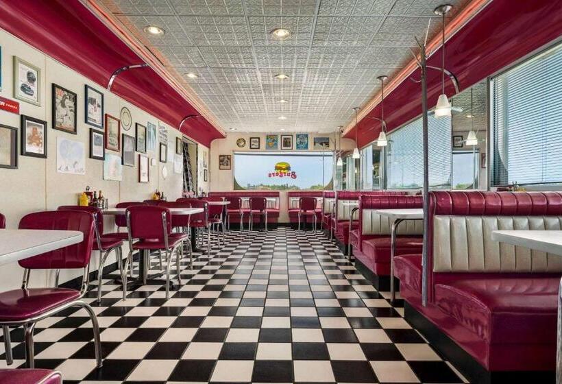 فندق Baymont By Wyndham Fremont