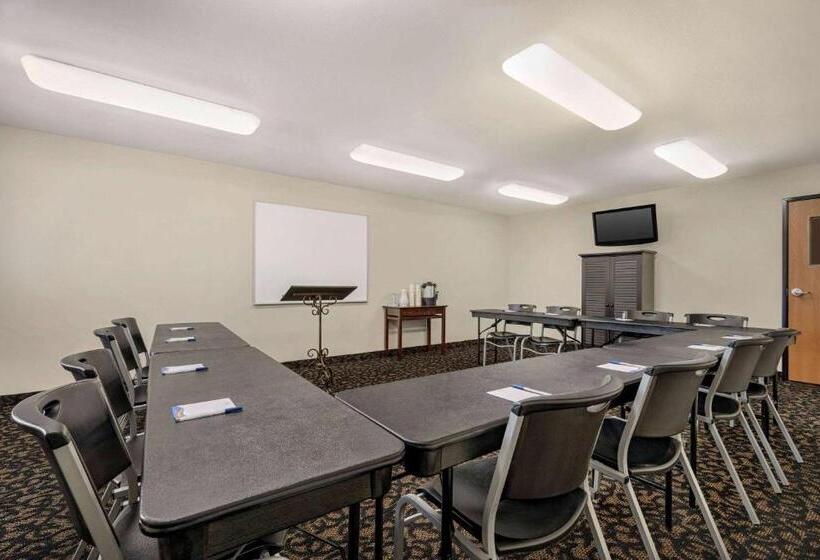 فندق Baymont By Wyndham Fremont