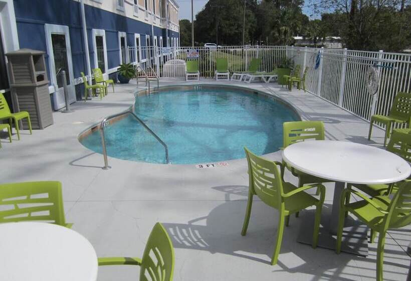 בית מלון כפרי Best Western Waldo Inn & Suites