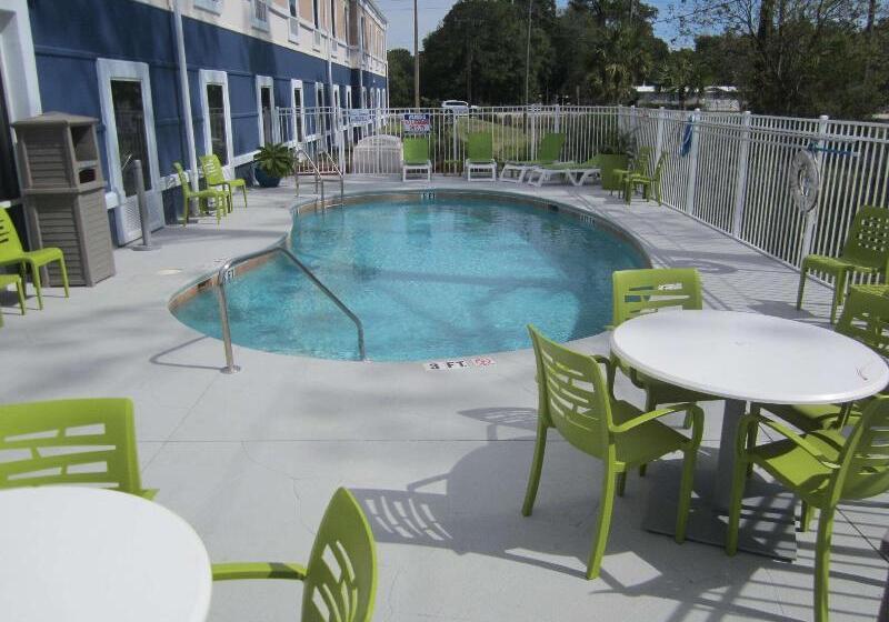 בית מלון כפרי Best Western Waldo Inn & Suites