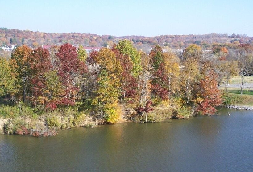 Boarders Inn & Suites By Cobblestone Hotels   Ashland City