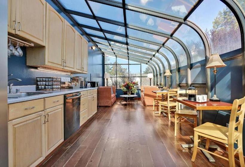 בית מלון כפרי Bodega Bay Inn