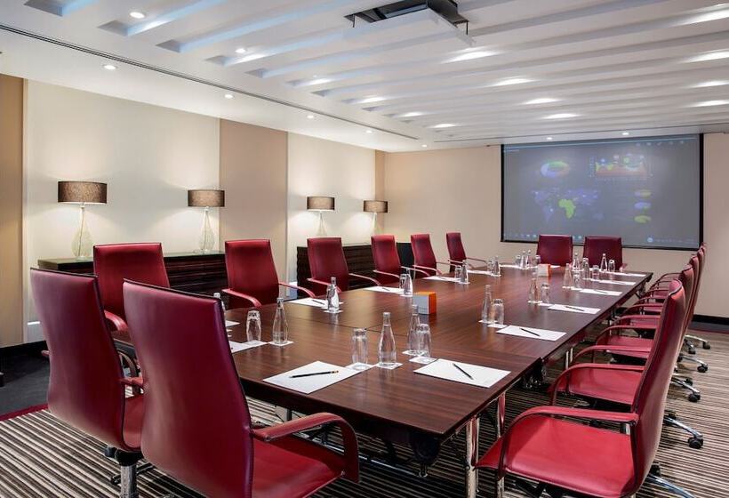 فندق Centro Capital Centre By Rotana