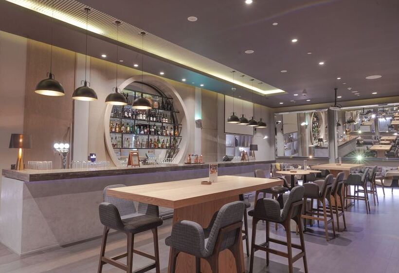 فندق Centro Capital Centre By Rotana