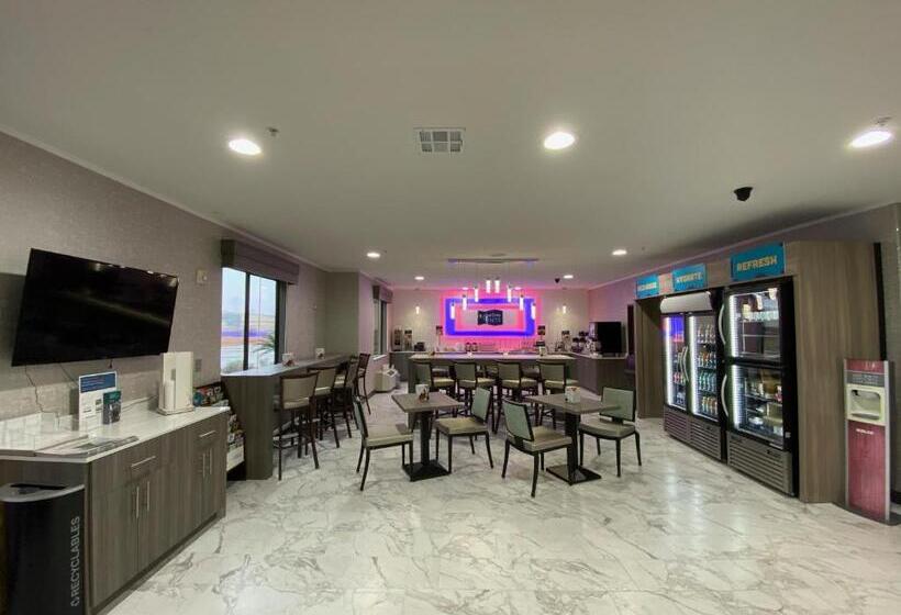 فندق Clarion Pointe Sulphur  Lake Charles