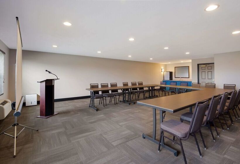 فندق Country Inn & Suites By Radisson, Marion, Il