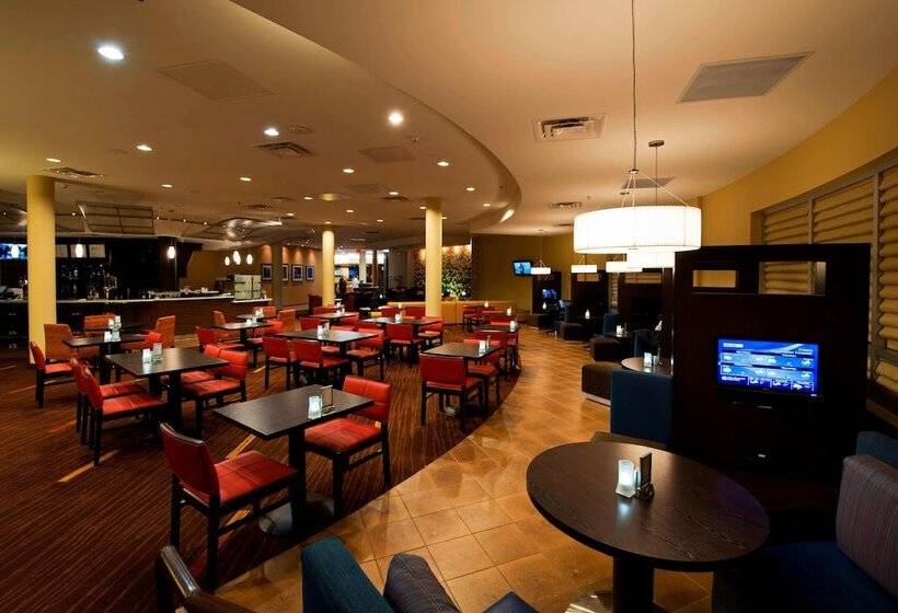 בית מלון כפרי Courtyard By Marriott Ottawa East
