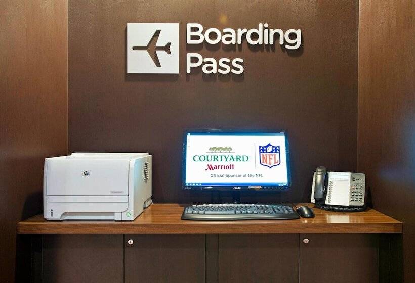 בית מלון כפרי Courtyard By Marriott Ottawa East