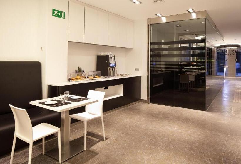 Отель Dalia Ramblas