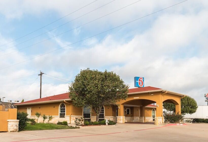 Motel 6 Alvarado Tx