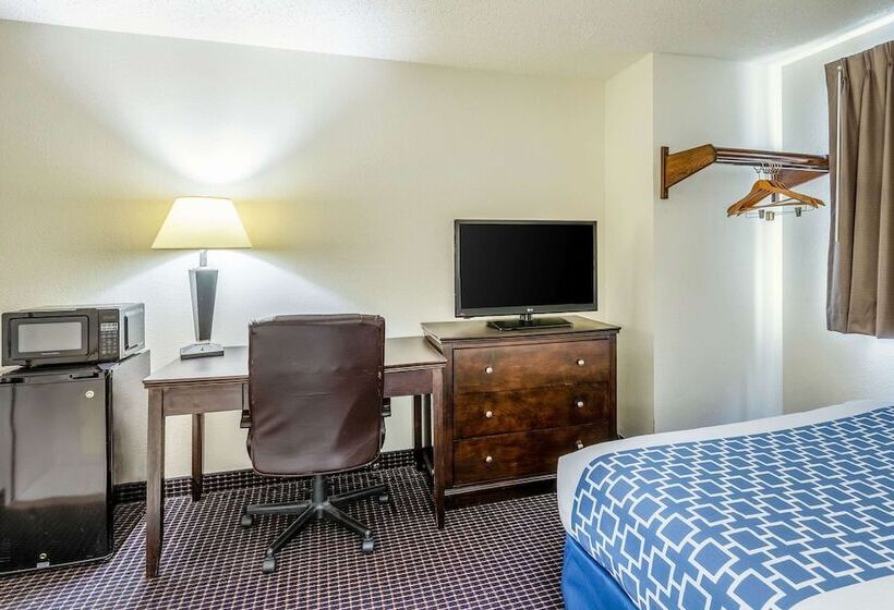 فندق Econo Lodge Inn & Suites